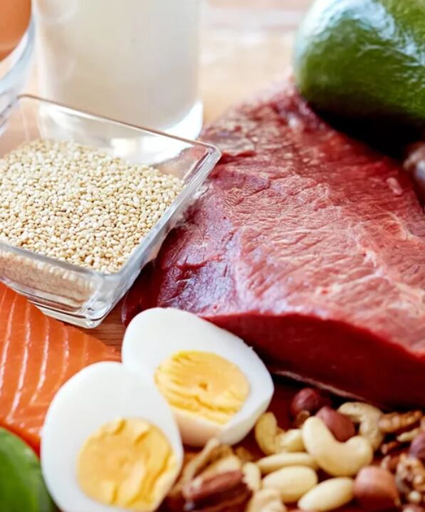 A dieta para a gastrite Táboa 4 inclúe o uso de ovos e carnes magras