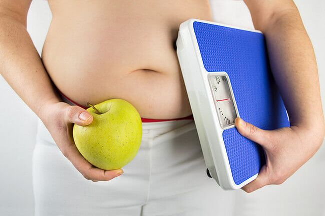 Prepararse para a perda de peso inclúe pesarse e reducir as calorías diarias. 